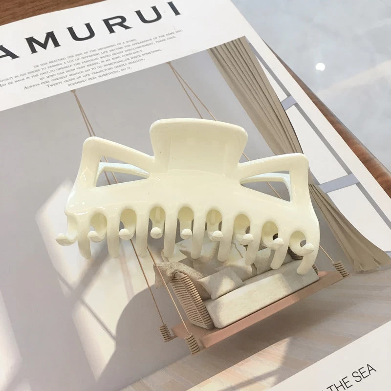 Butterfly-shaped Large Hair Claw - Image 10