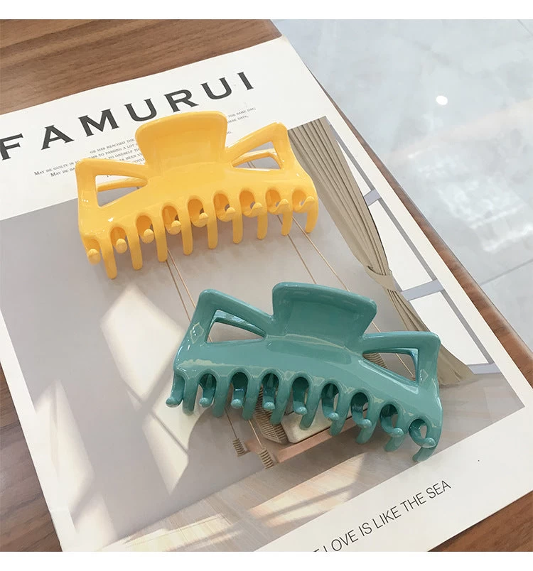 Butterfly-shaped Large Hair Claw - Image 3