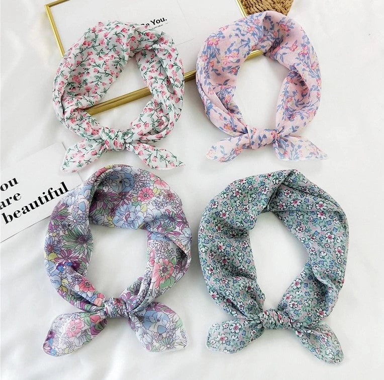 Flowers Print Square Scarf - Image 3