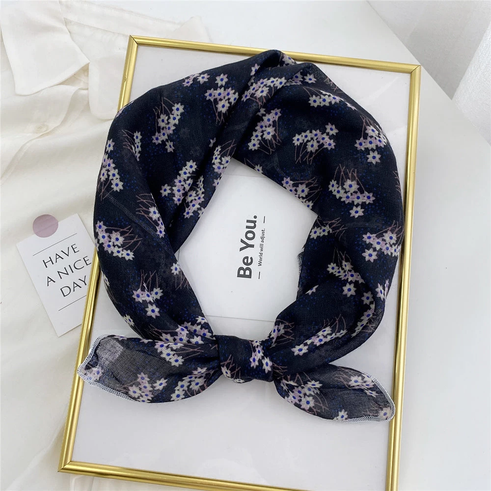 Flowers Print Square Scarf - Image 12