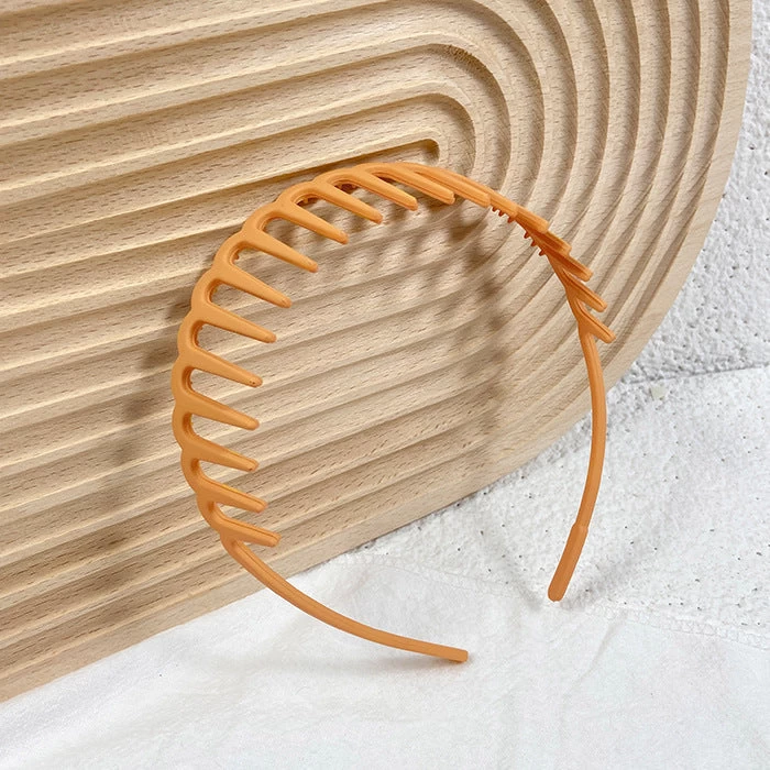 Acrylic Headband With Long Teeth - Image 8