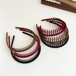 Velvet Coated Headband With Teeth