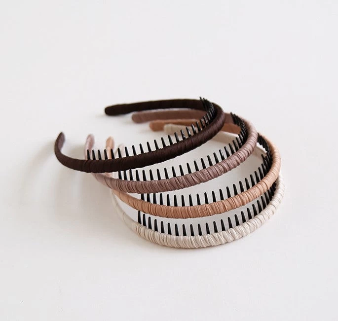 Silky Satin Ruched Headband With Teeth