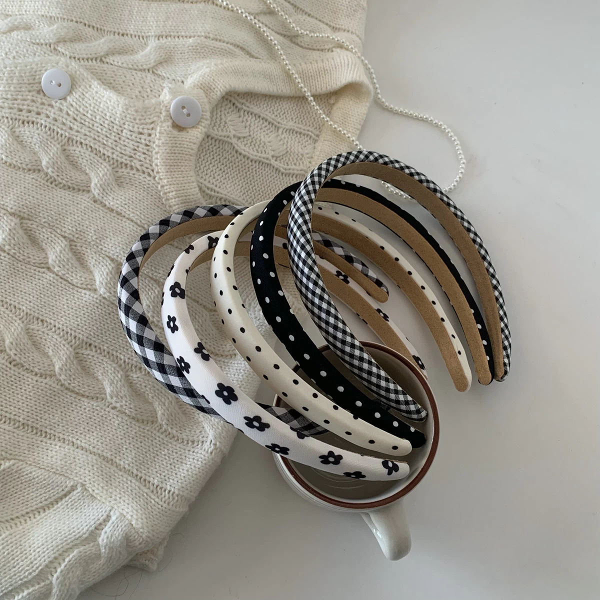 1cm Wide Printed Headband In Black White - Image 3