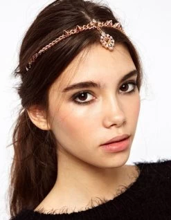 Dangling Shiny Gems & Rivets Head Chain (front-head)