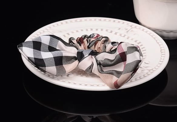 Beige Plaids Scrunchy With Bow - Image 2
